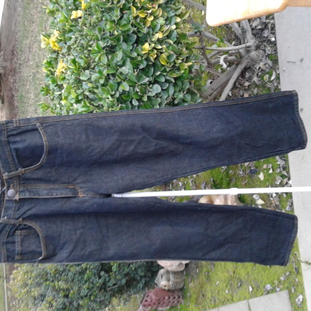 Men's jeans great condition size is 32-30 black
